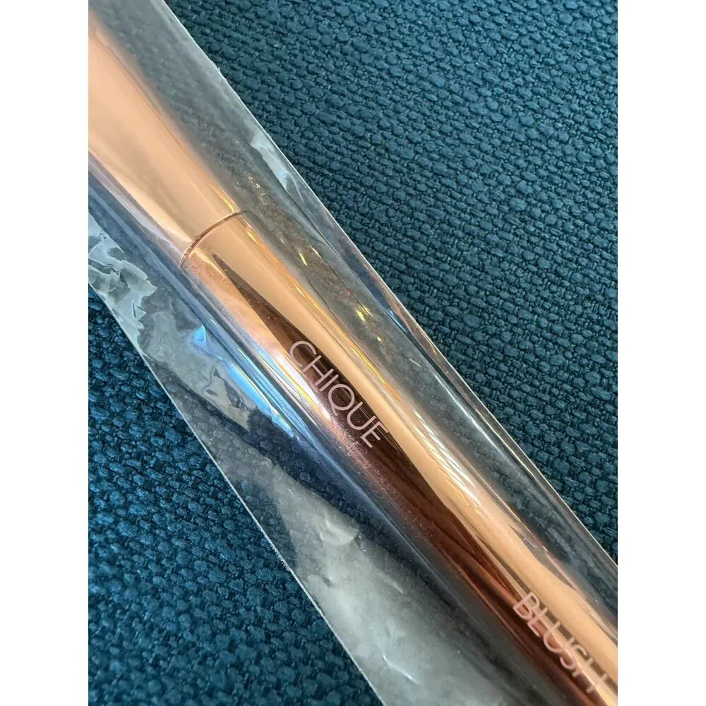 New Chique Rose Gold Blush Makeup Brush